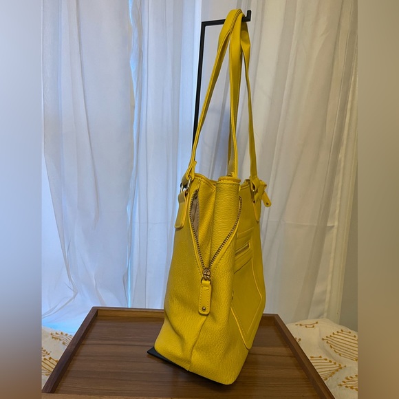 Sondra Robert’s‎ Yellow Lemon Tote - Picture 2 of 8
